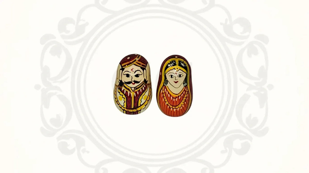King and Queen (Salt & Pepper Dispenser)